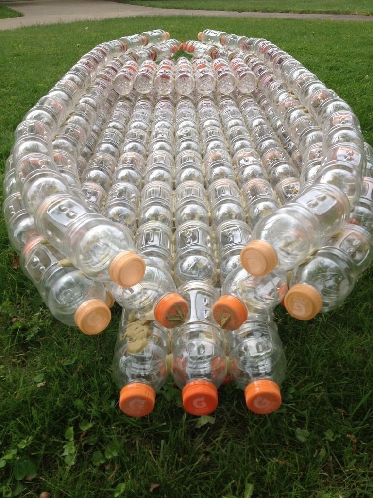 Поделки из пластиковых бутылок для дачи