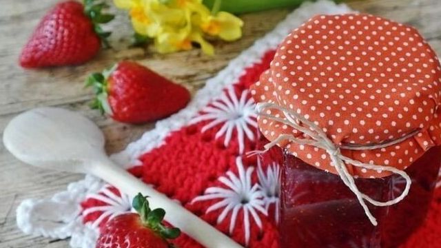 Варение из клубники с целыми ягодами: классические простые рецепты на зиму