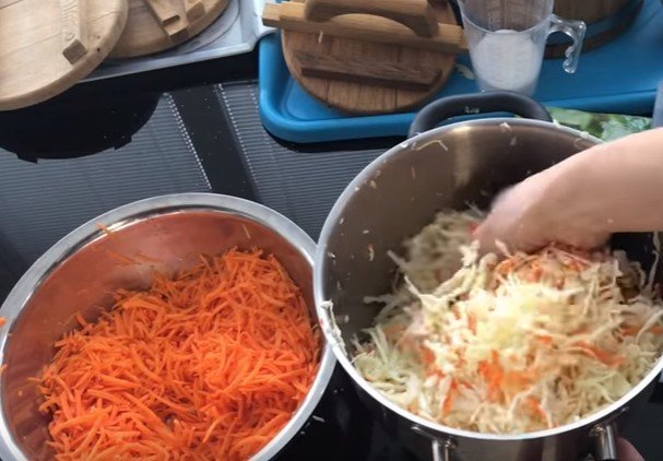 Салат из капусты свежей и моркови