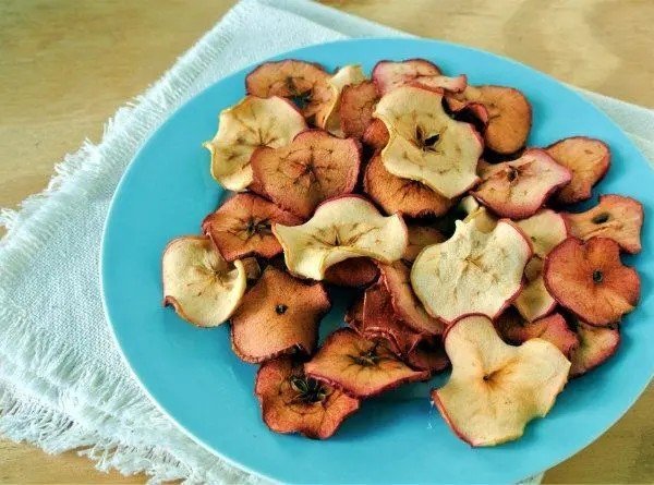 Air fryer cinnamon apple chips