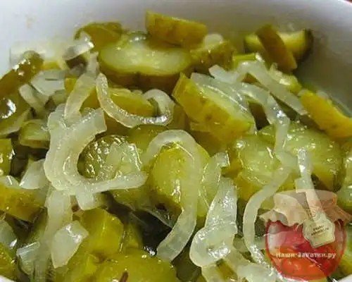 Салат из огурцов на зиму с луком и растительным маслом