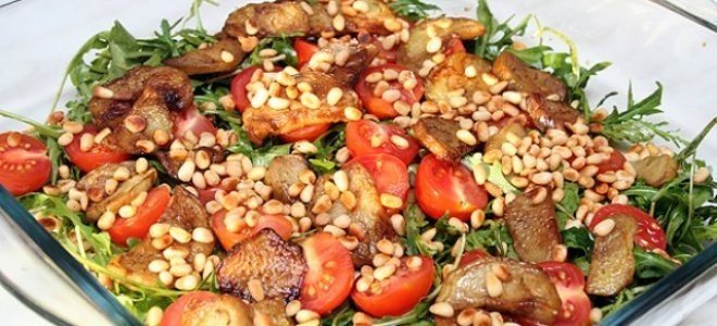 Салат с баклажанами и кедровыми орешками