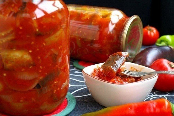 Лечо из болгарского перца и баклажанов с томатным