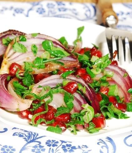 Салат из красного лука с уксусом